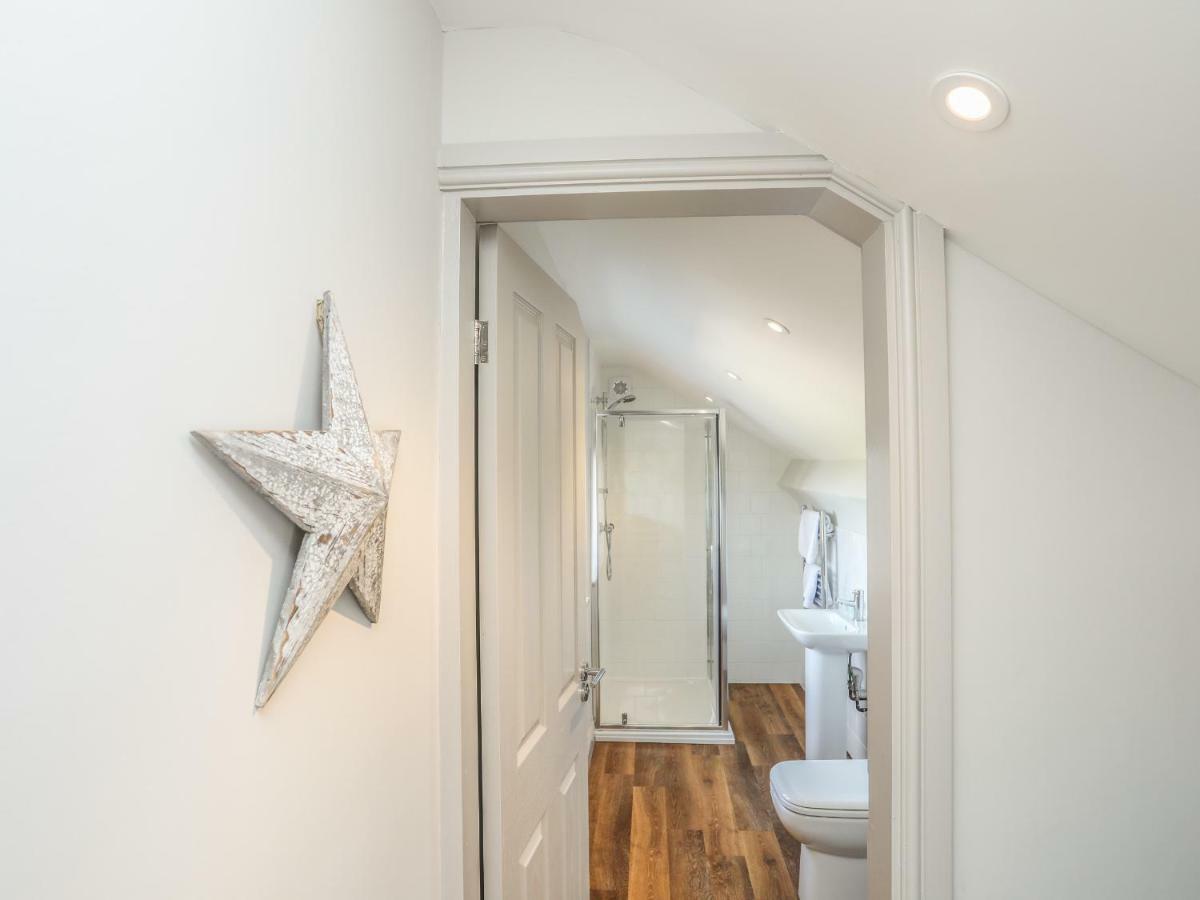 Southcott Apartment Трирддур Экстерьер фото