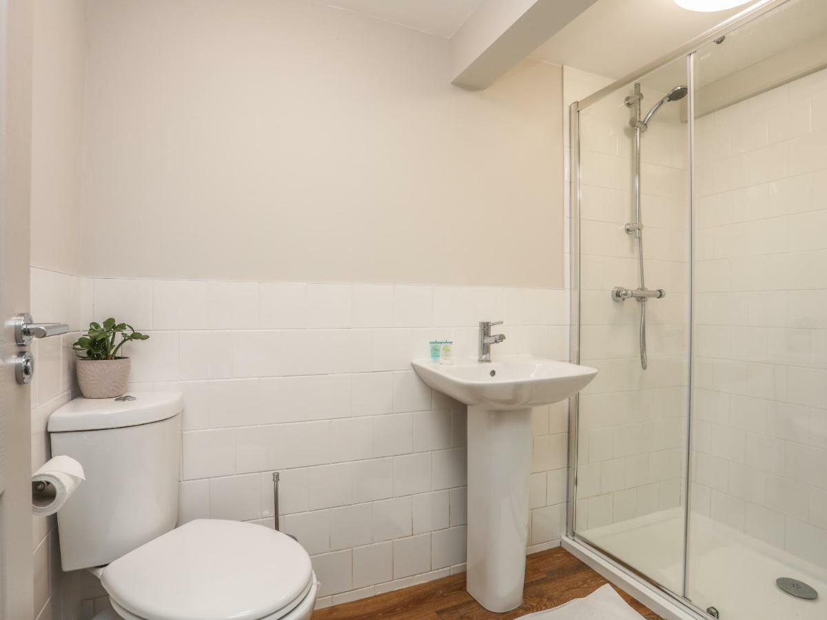 Southcott Apartment Трирддур Экстерьер фото